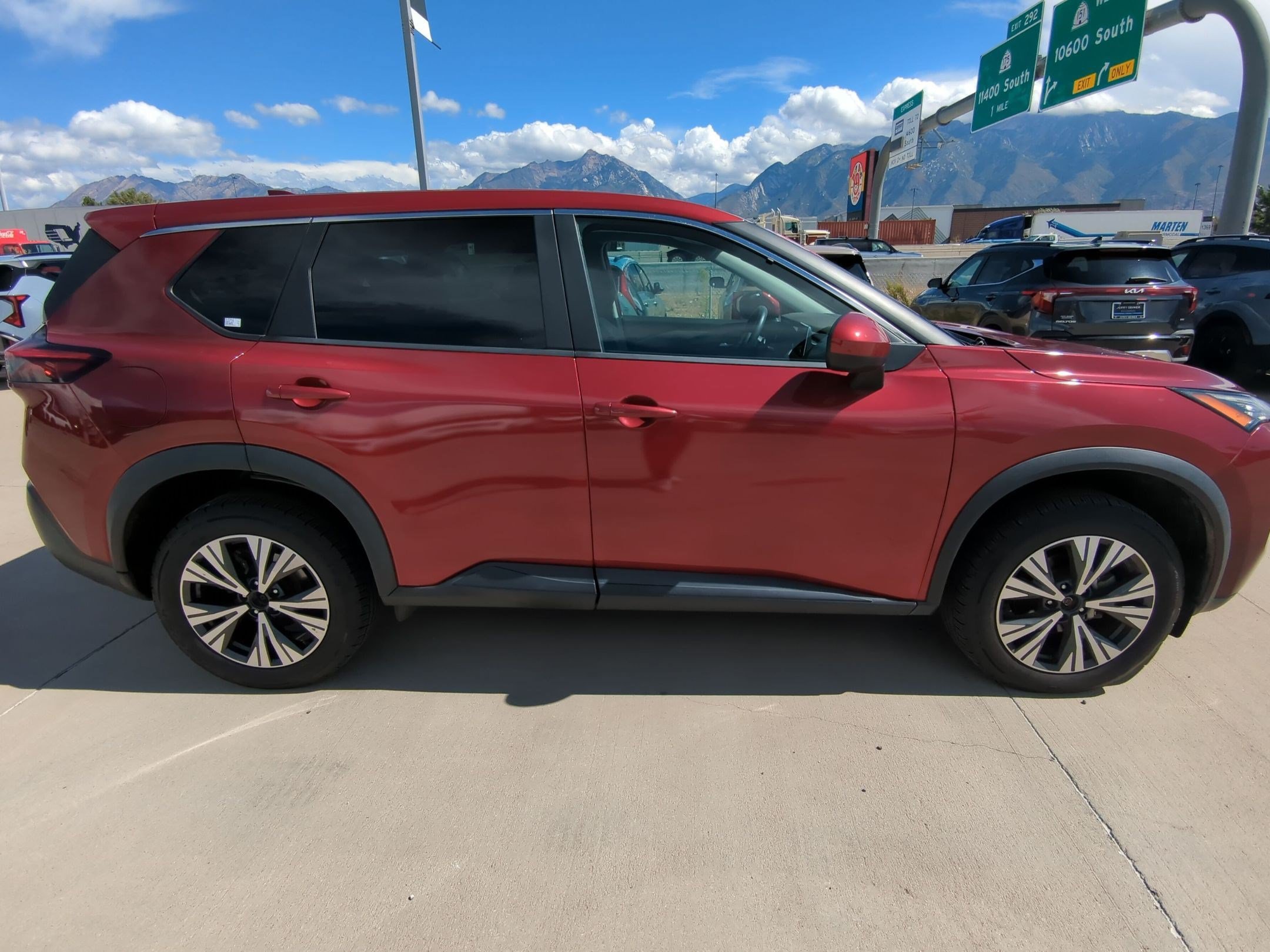 Used 2023 Nissan Rogue SV AWD/4WD image 7