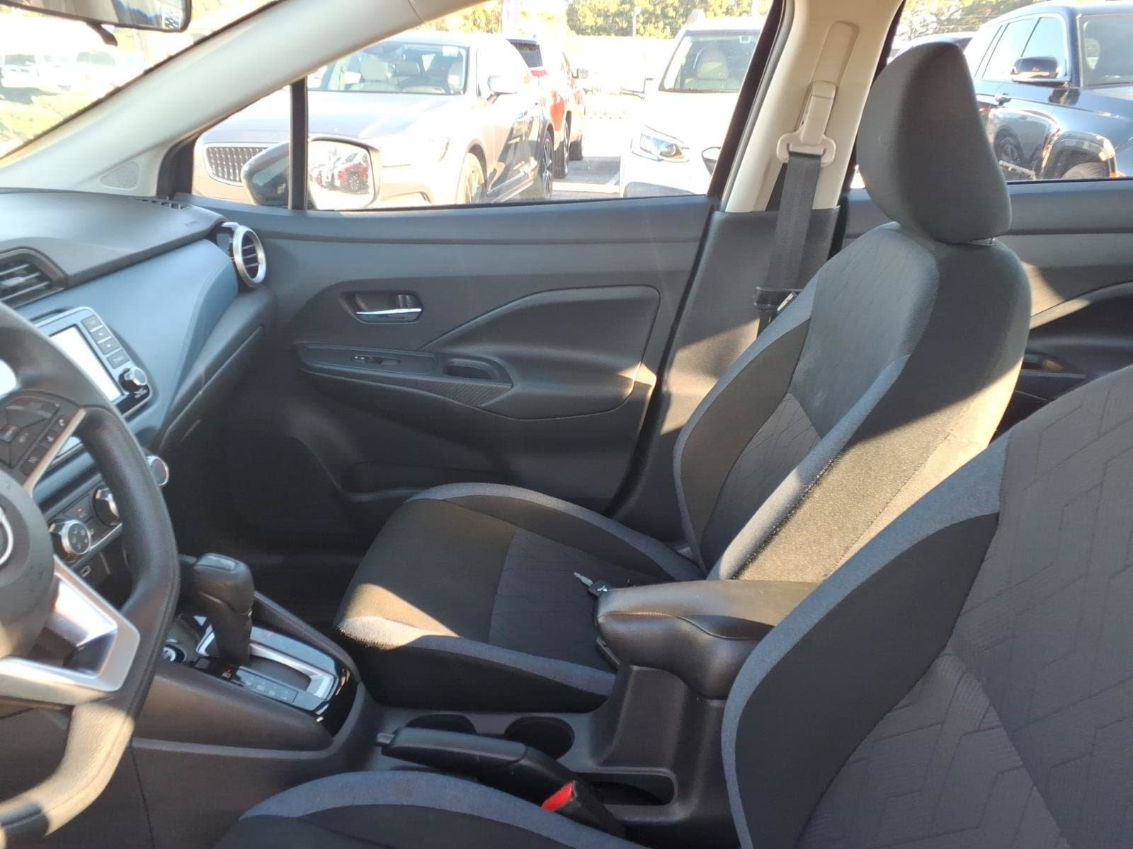 Used 2025 Nissan Versa SV FWD image 7