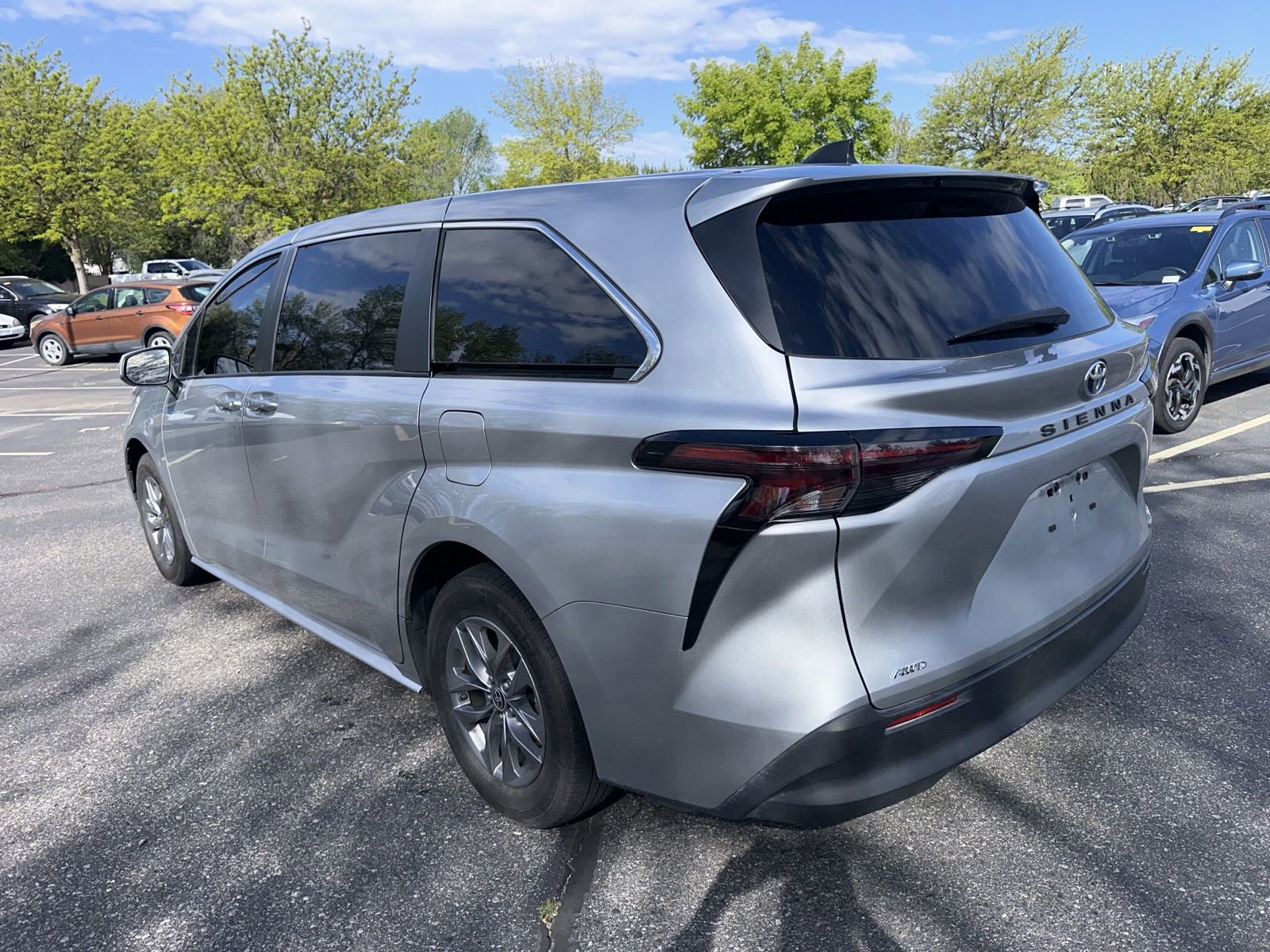 Used 2024 Toyota Sienna LE AWD/4WD image 18