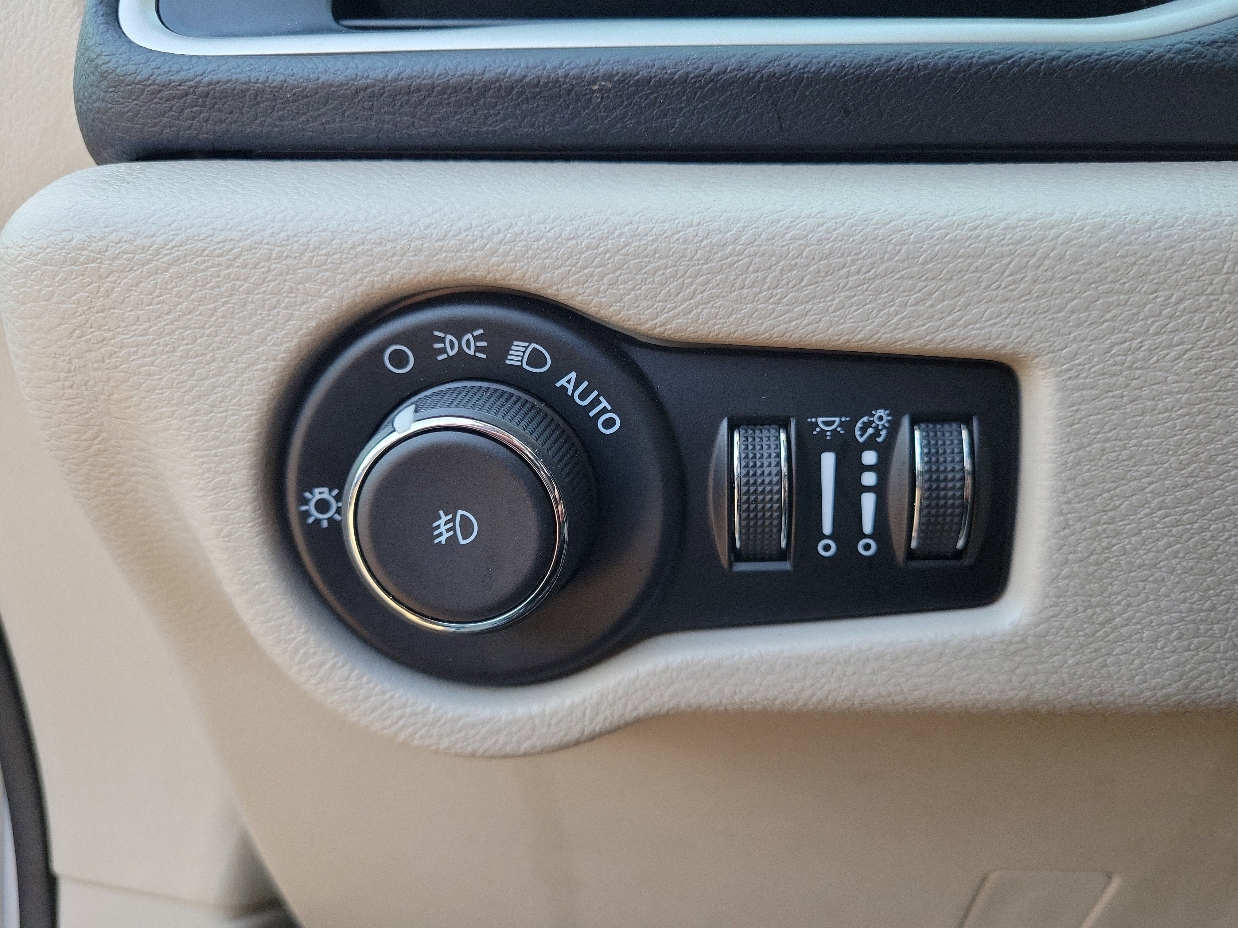 Used 2024 Chrysler Pacifica Touring-L image 25