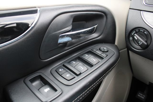 Used 2019 Dodge Grand Caravan SXT FWD image 6