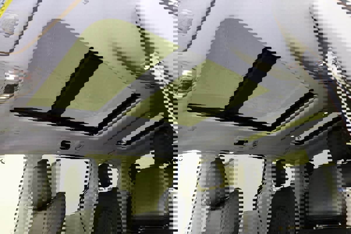 Used 2019 Chrysler Pacifica Limited w/ Tire & Wheel Group image 14