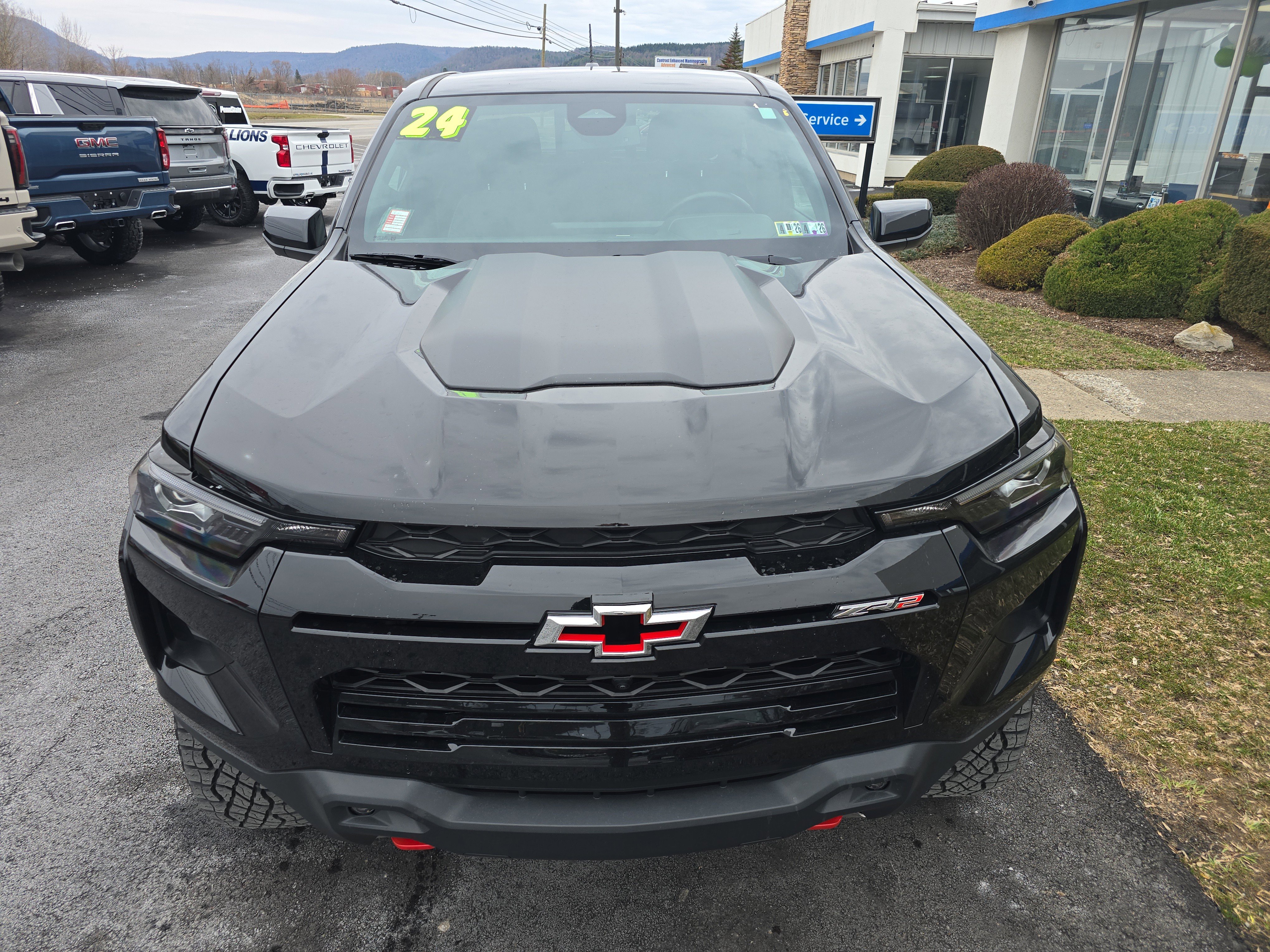 Used 2024 Chevrolet Colorado ZR2 w/ Technology Package image 9