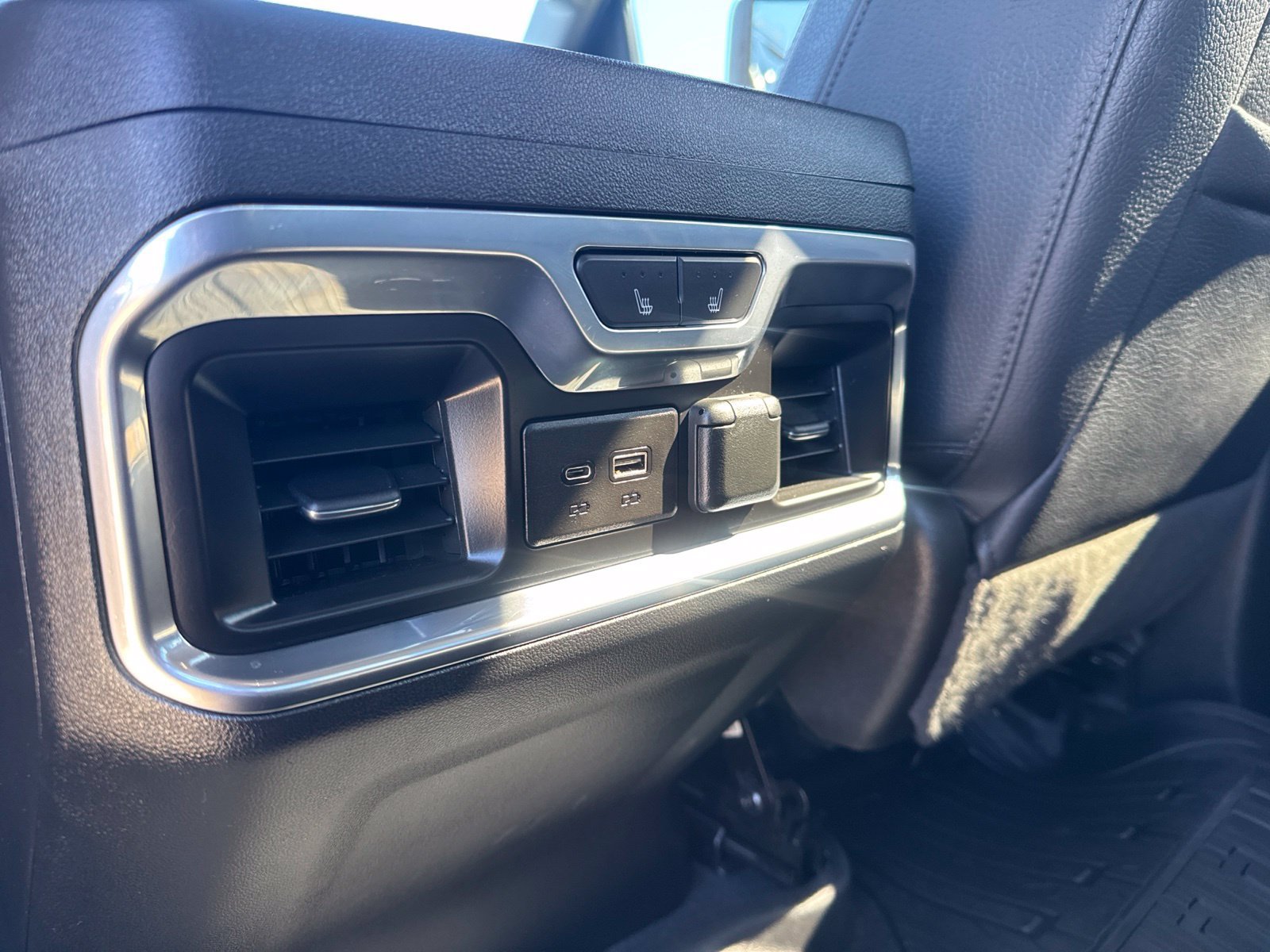 Used 2023 GMC Sierra 3500 Denali w/ Denali Ultimate Package AWD/4WD image 19
