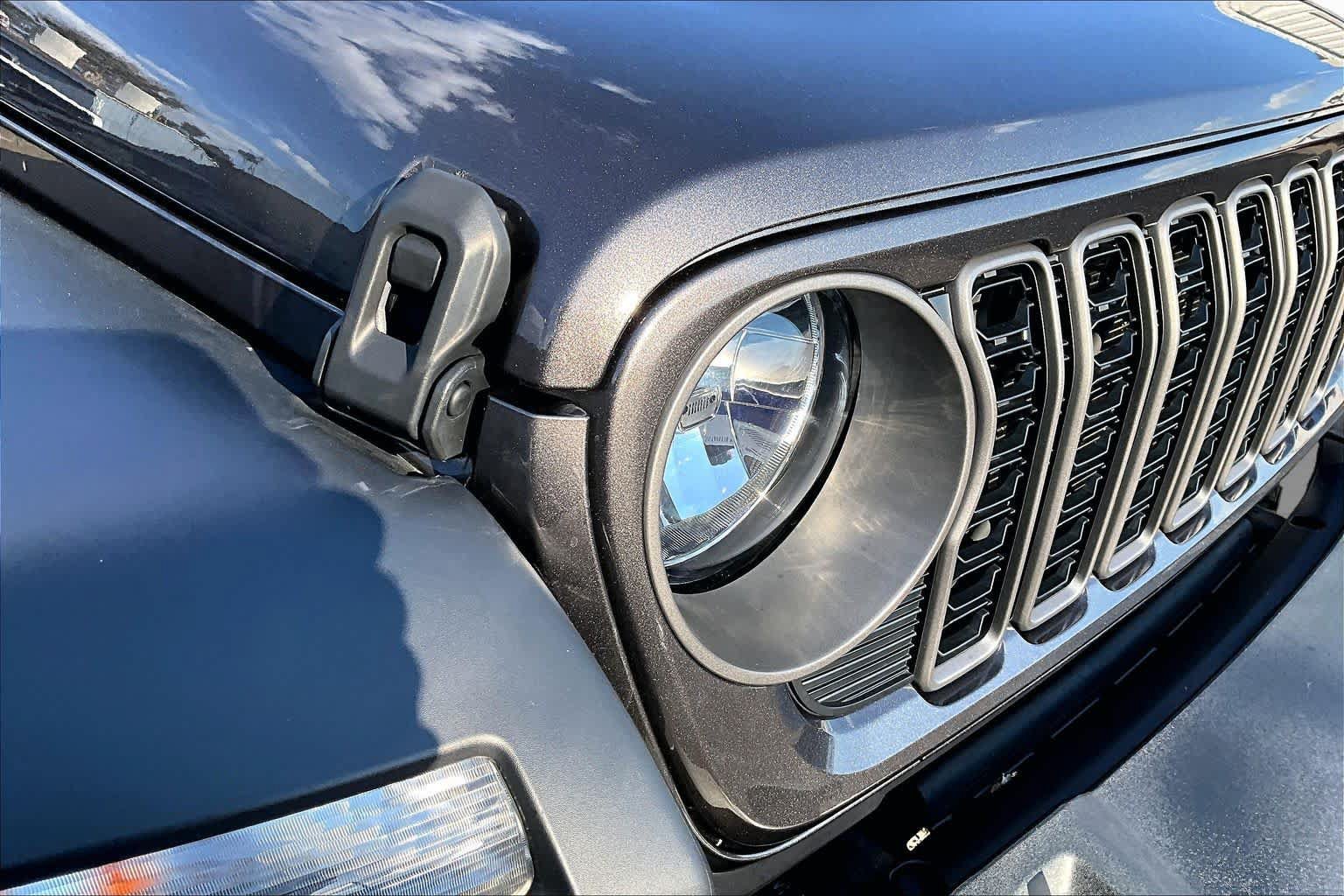 Used 2025 Jeep Wrangler Unlimited Sport AWD/4WD image 27