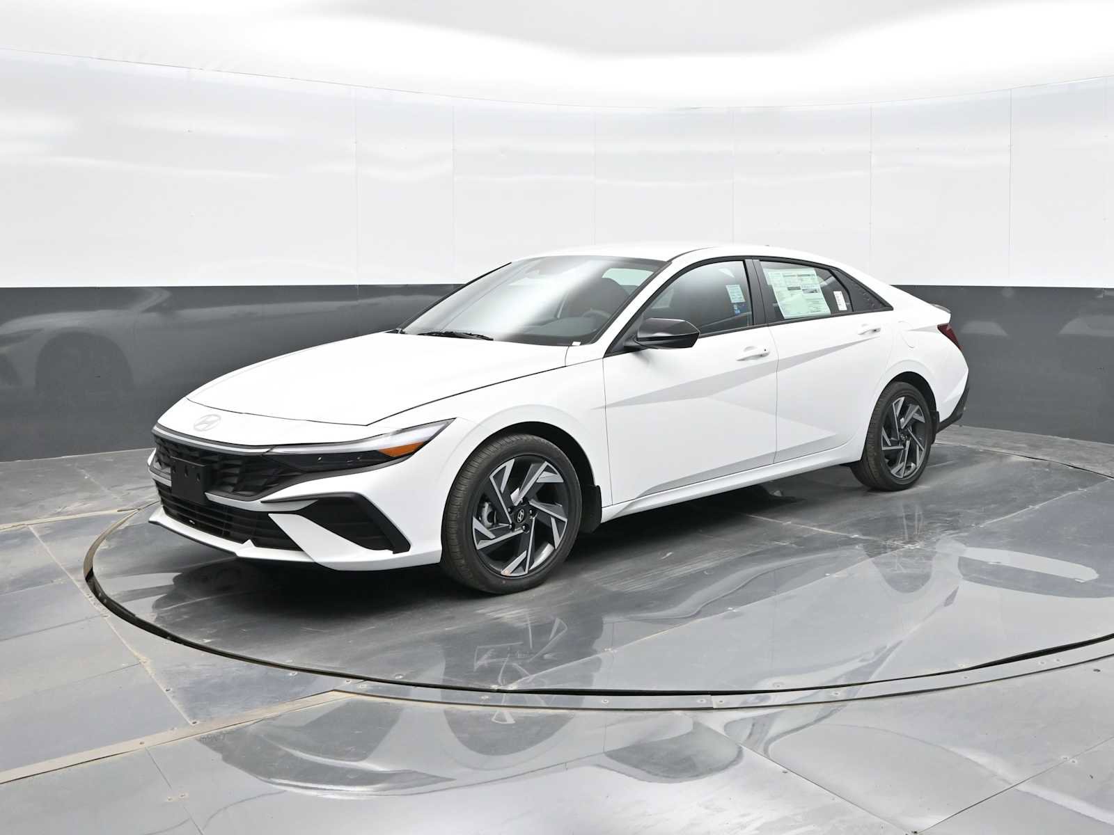 New 2025 Hyundai Elantra SEL image 4