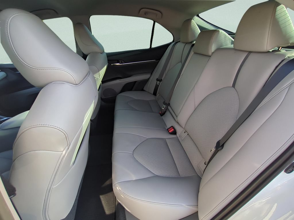 Used 2021 Toyota Camry XLE FWD image 9