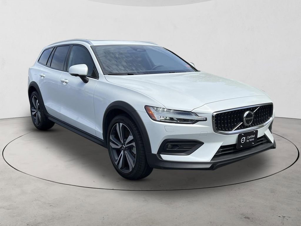 Certified 2025 Volvo V60 B5 Cross Country Plus AWD/4WD image 7