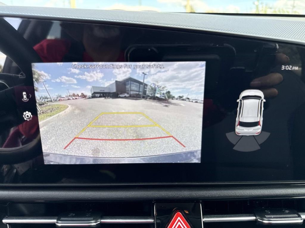 Used 2023 Kia Niro EX image 30