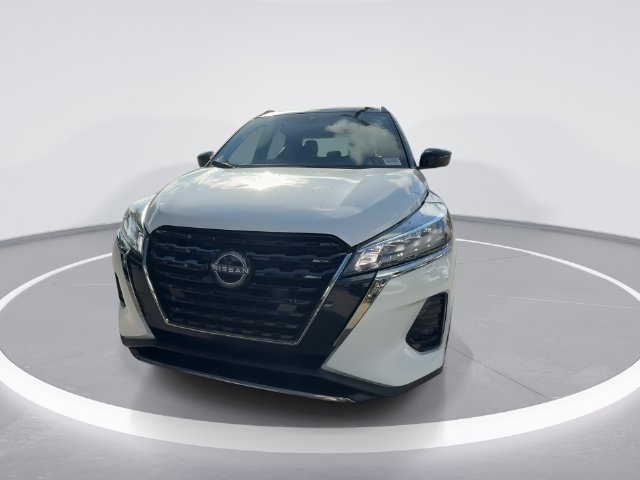 Used 2024 Nissan Kicks SR w/ SR Premium Package FWD image 3