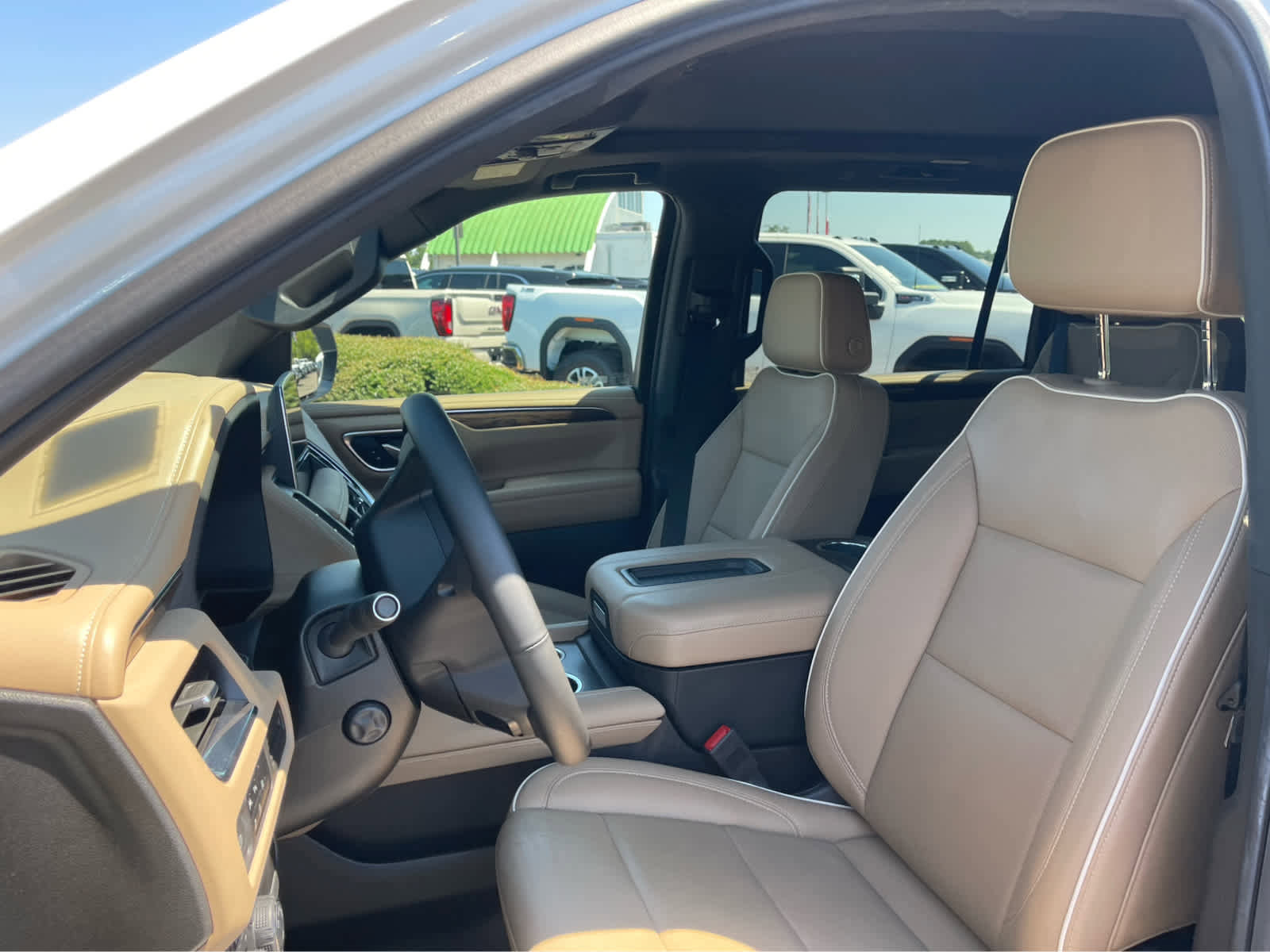 Used 2024 Chevrolet Suburban Premier AWD/4WD image 12