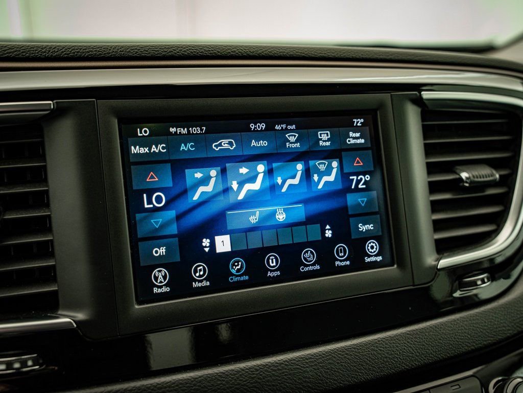 Used 2019 Chrysler Pacifica Touring-L image 26