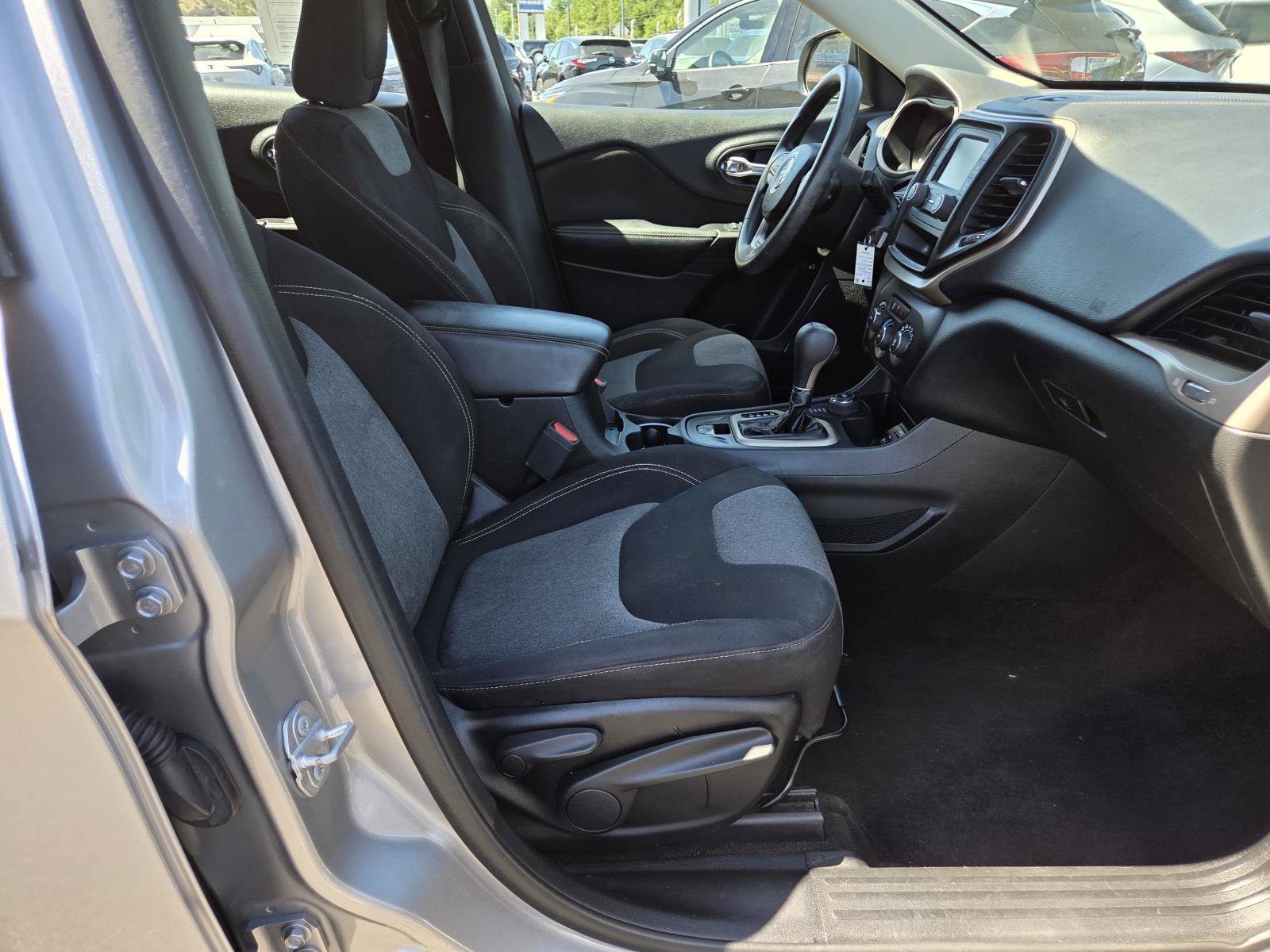 Used 2016 Jeep Cherokee Sport AWD/4WD image 20