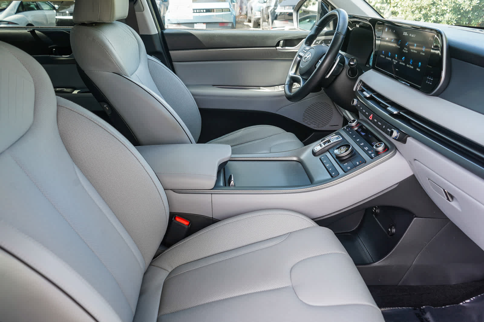 Used 2024 Hyundai Palisade SEL FWD image 17