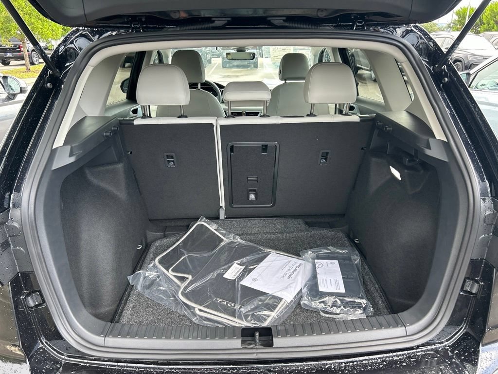 New 2026 Volkswagen Taos SE FWD image 50