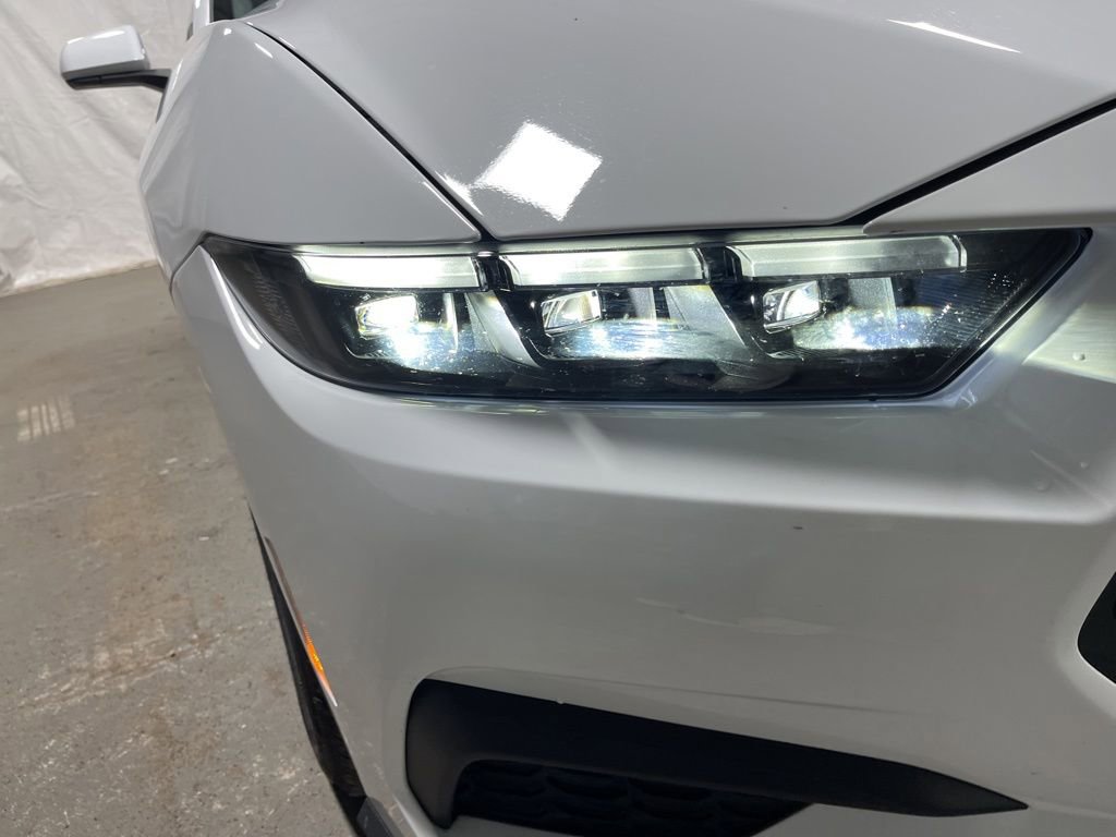 Used 2026 Ford Mustang Premium RWD image 34
