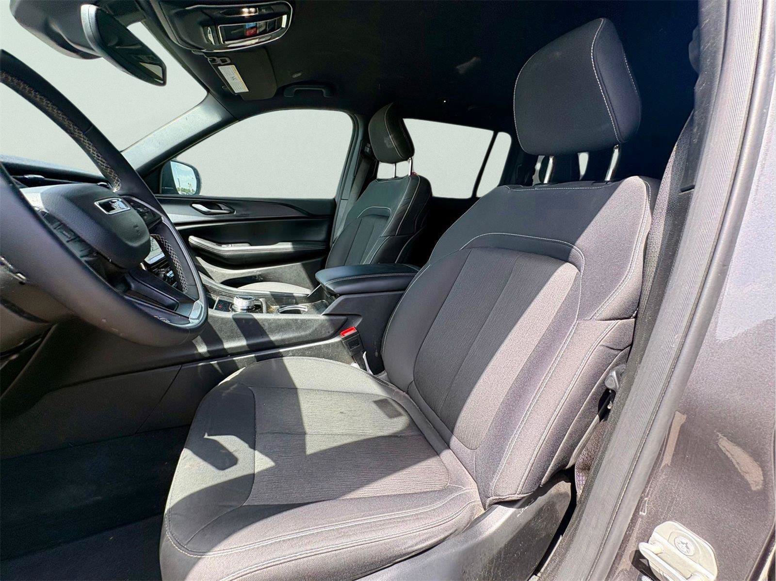 Used 2024 Jeep Grand Cherokee L Laredo RWD image 16