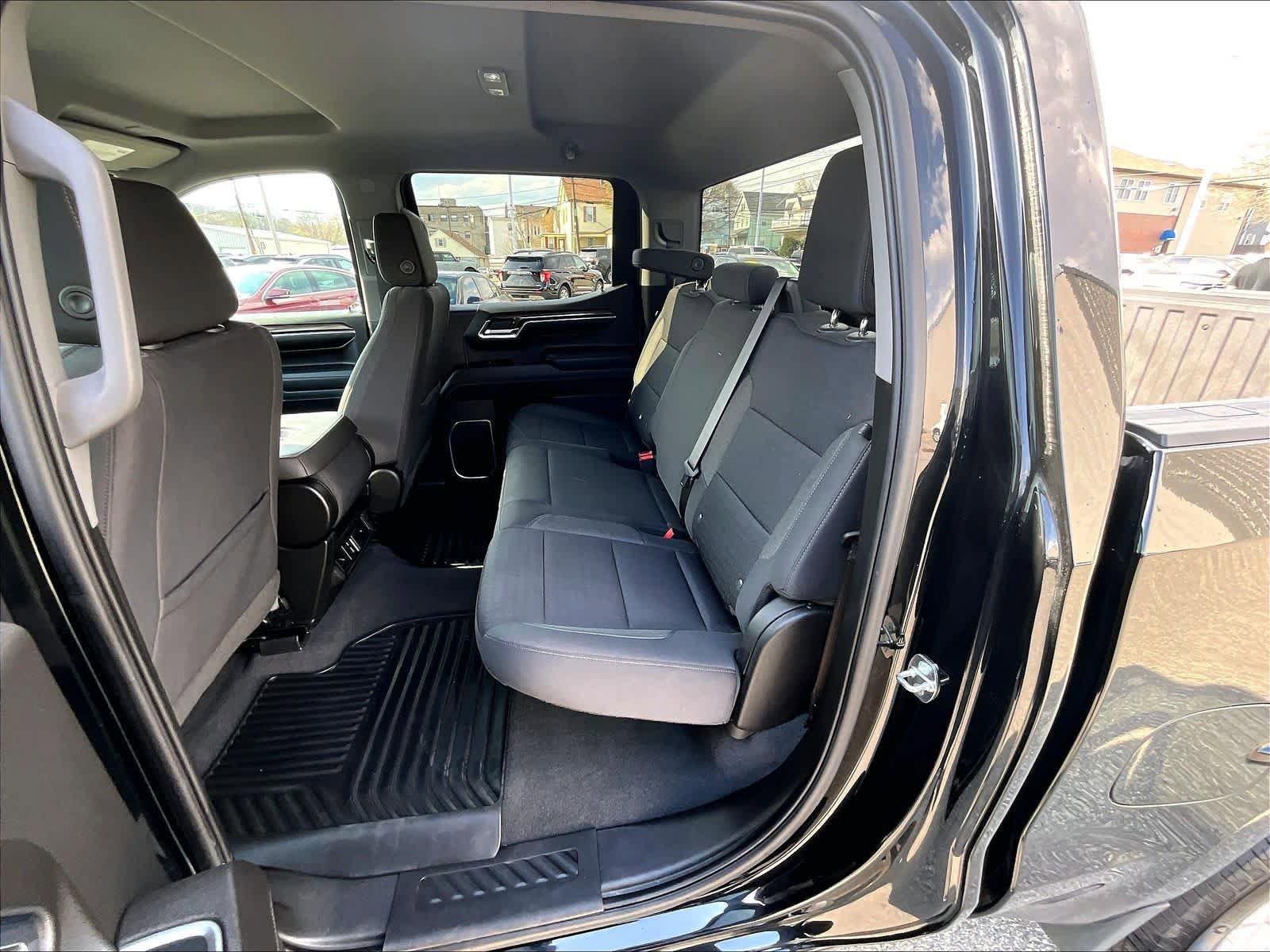 Used 2023 Chevrolet Silverado 1500 LT AWD/4WD image 15