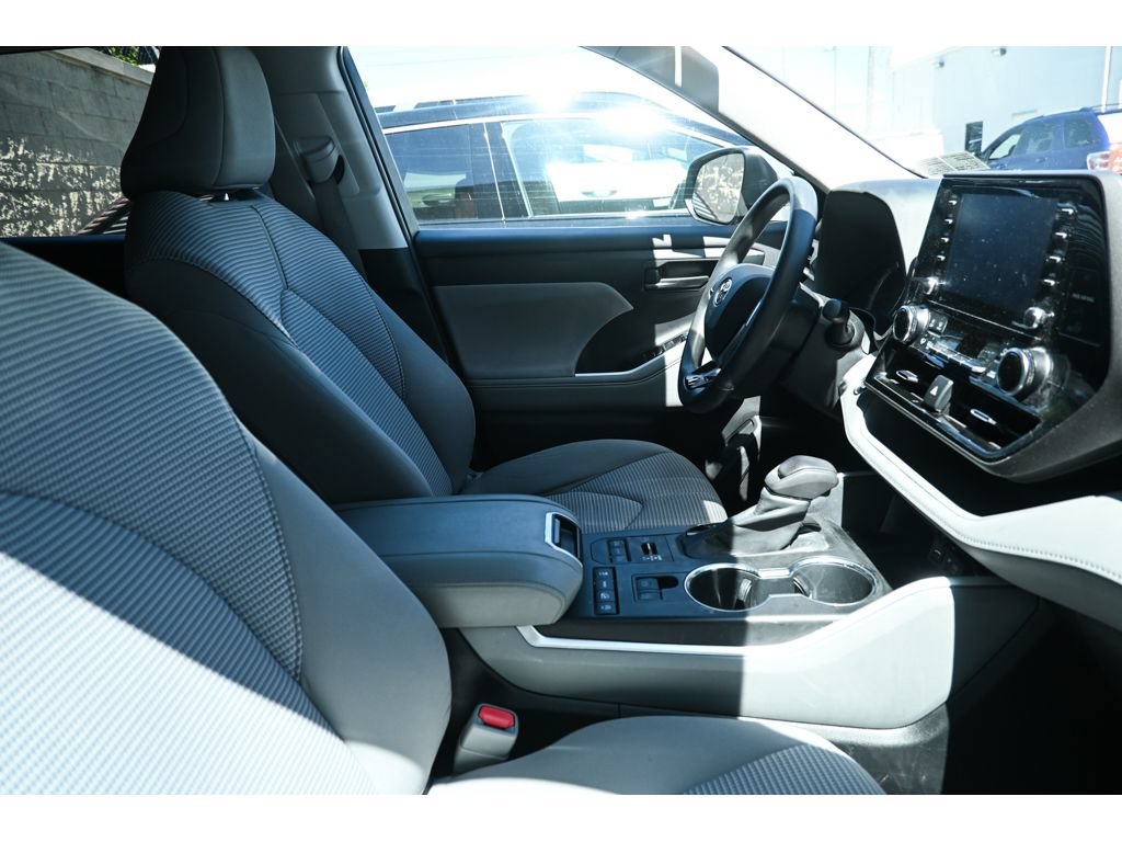 Used 2020 Toyota Highlander L AWD/4WD image 7