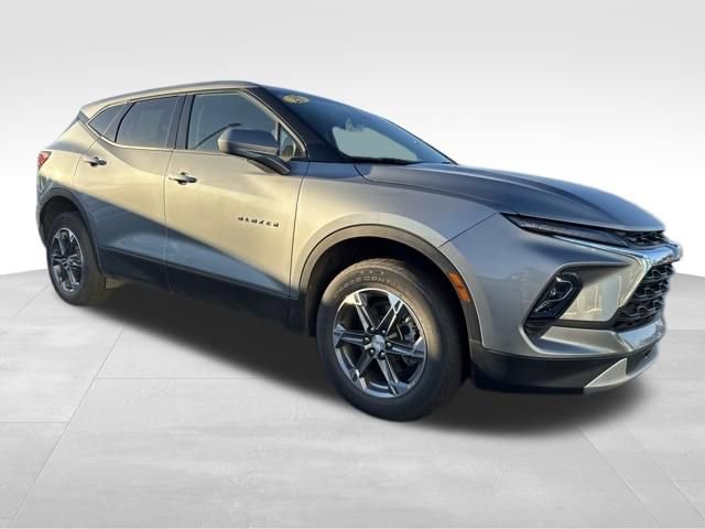Used 2025 Chevrolet Blazer LT image 9