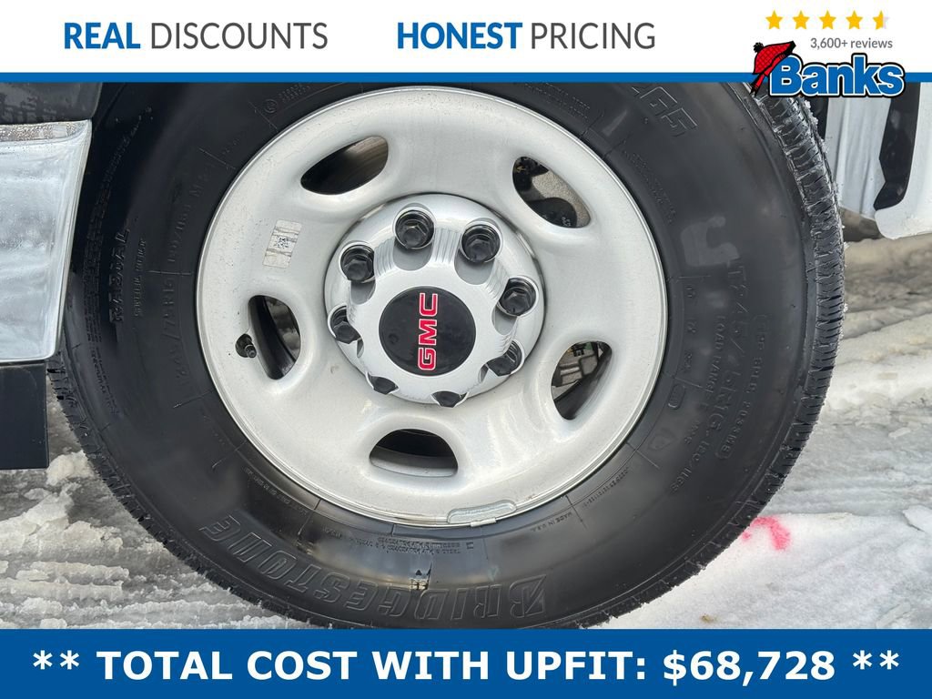 New 2026 GMC Savana 3500 w/ Driver Convenience Package image 4