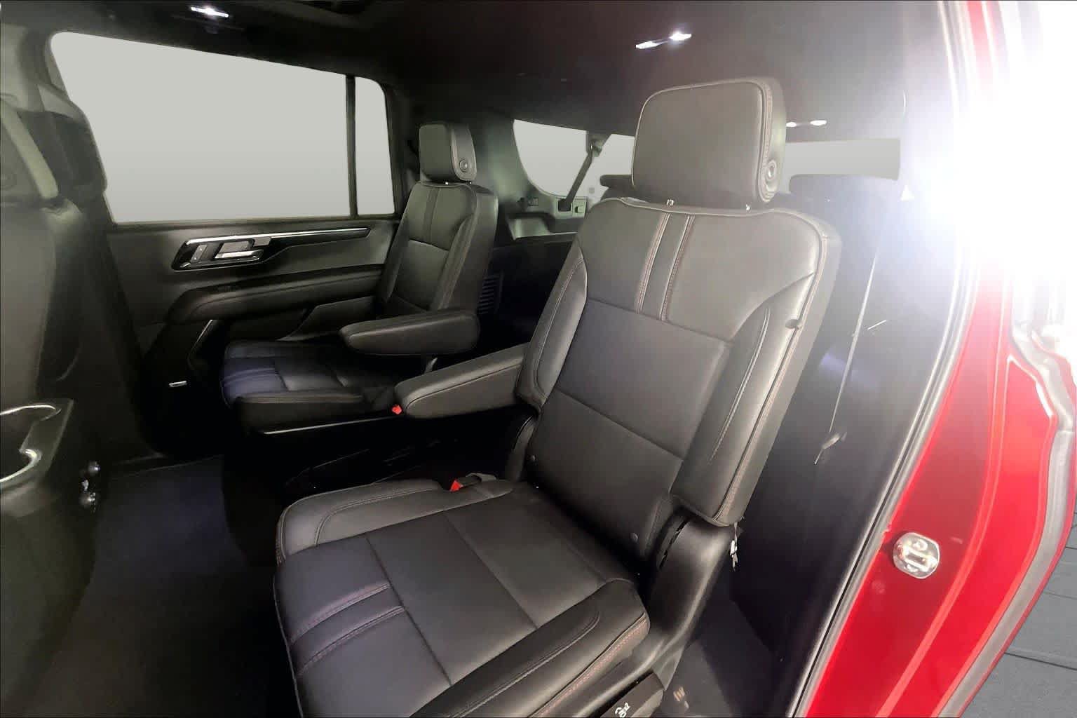 Certified 2025 Chevrolet Suburban RST w/ Comfort Package RWD image 37