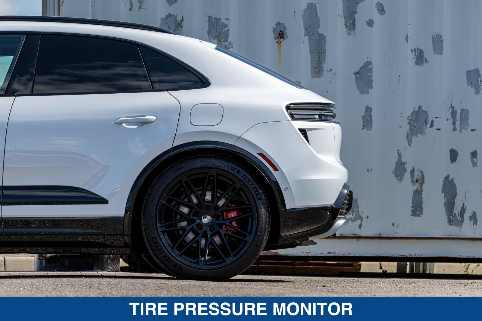 Used 2025 Porsche Macan Turbo Electric AWD/4WD image 36