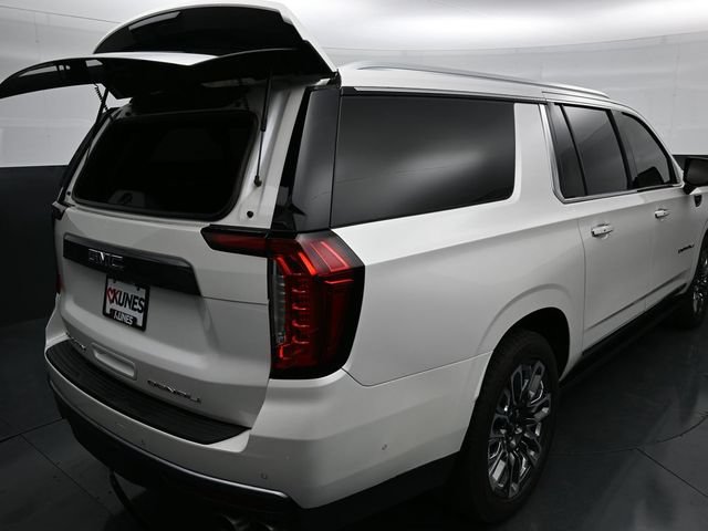 Used 2023 GMC Yukon XL Denali Ultimate AWD/4WD image 9