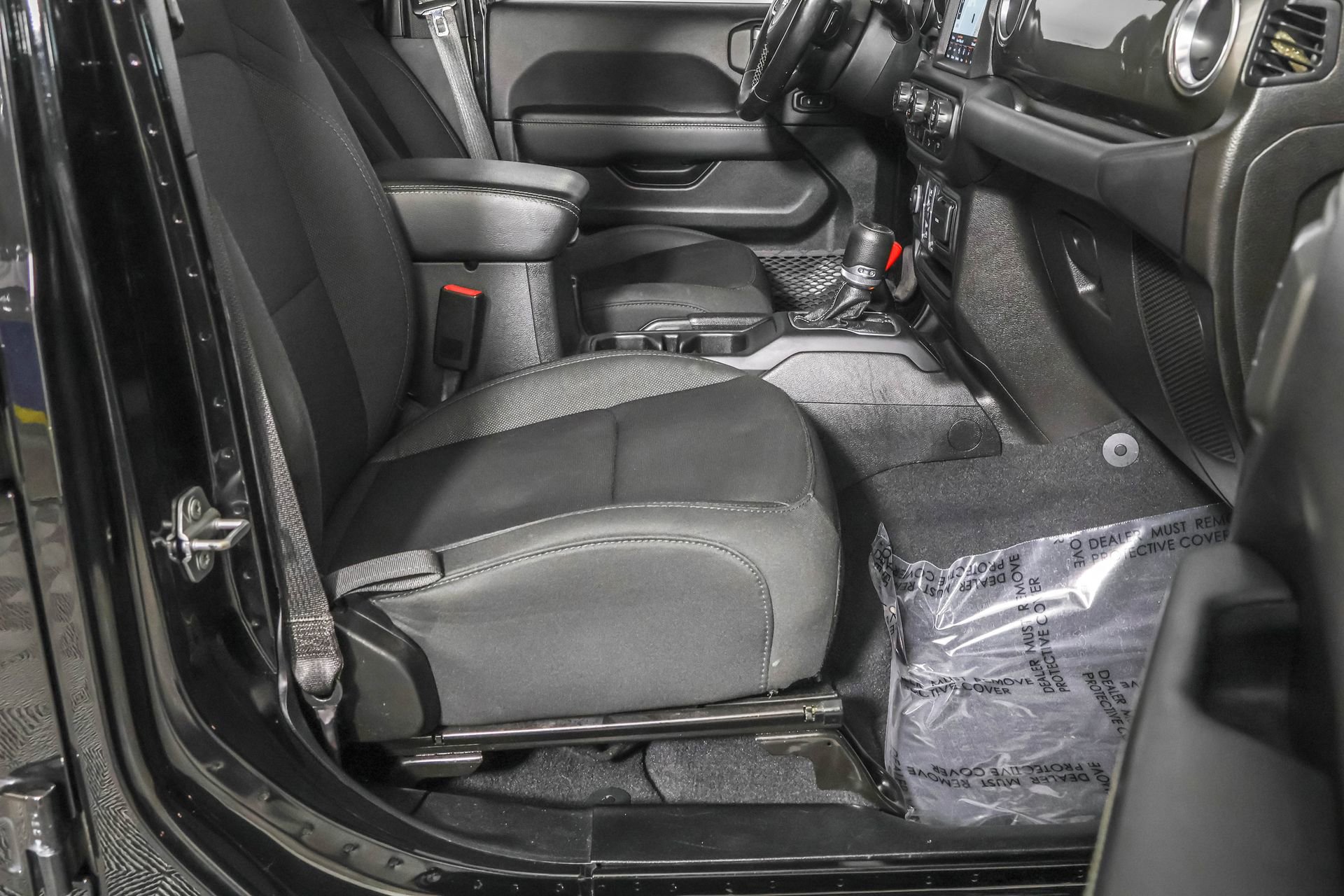 Used 2020 Jeep Wrangler Unlimited Sahara image 35