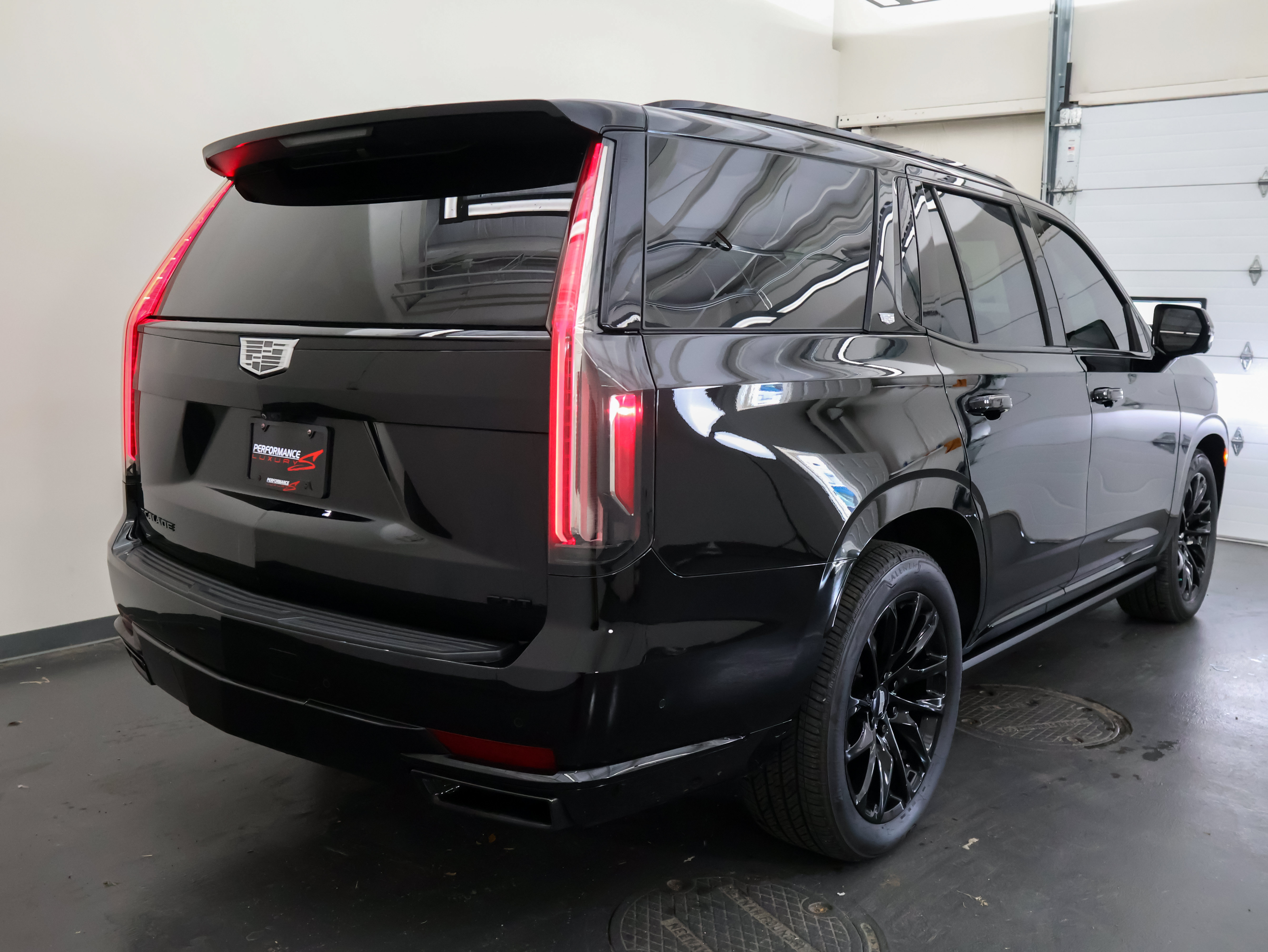 Used 2022 Cadillac Escalade Sport Platinum w/ LPO, ONYX Package AWD/4WD image 3