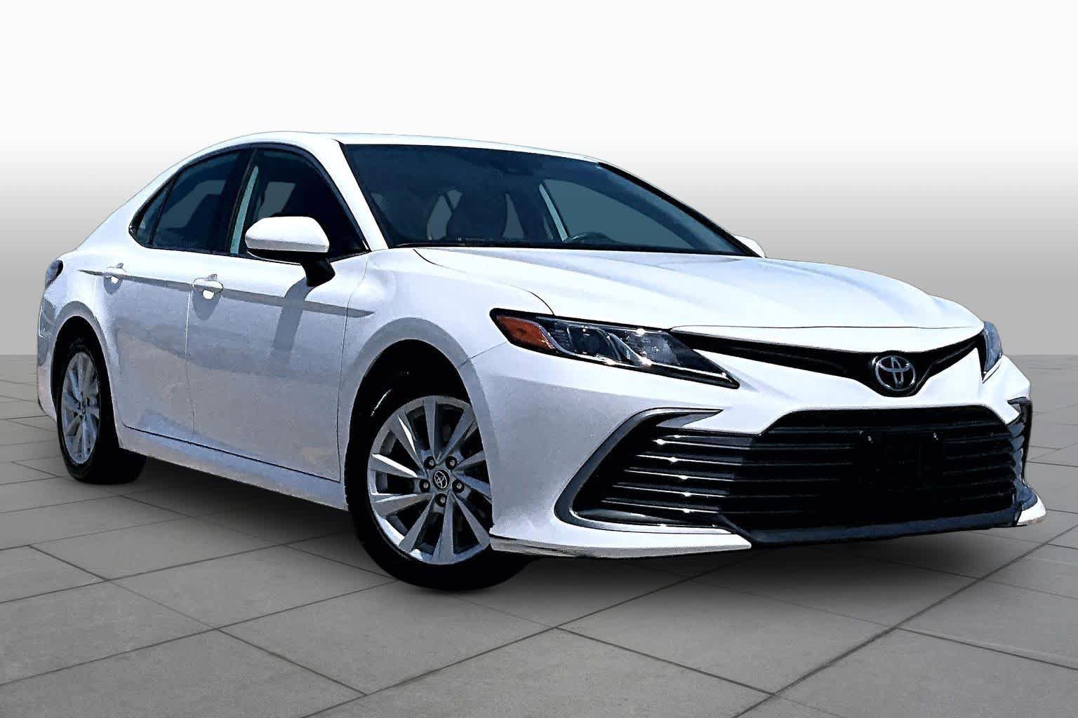 Used 2022 Toyota Camry LE FWD image 3