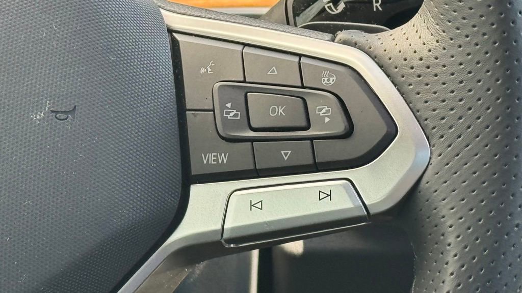 Used 2026 Volkswagen Tiguan SEL R-Line AWD/4WD image 18
