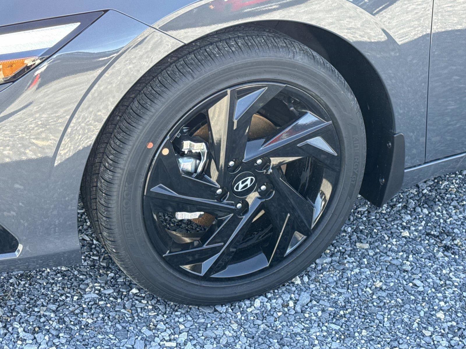 New 2026 Hyundai Elantra SEL Sport FWD image 18