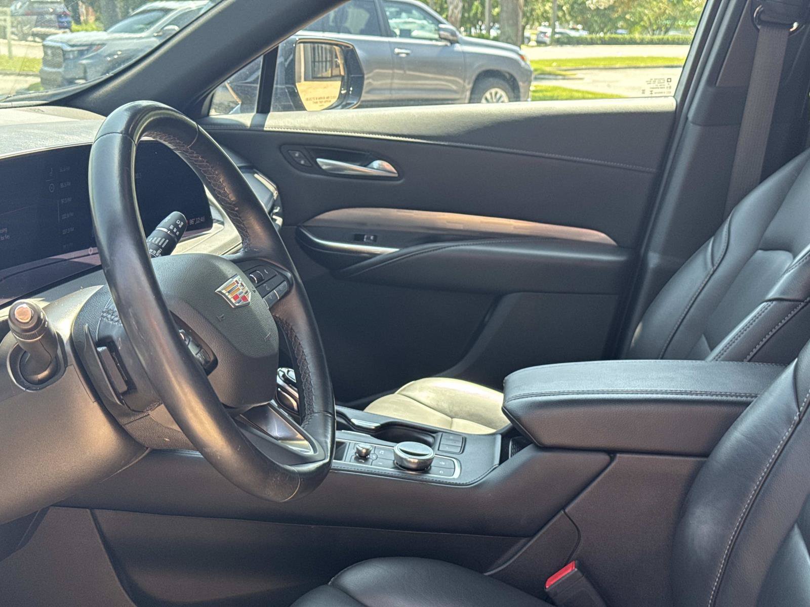 Used 2025 Cadillac XT4 Premium Luxury FWD image 14