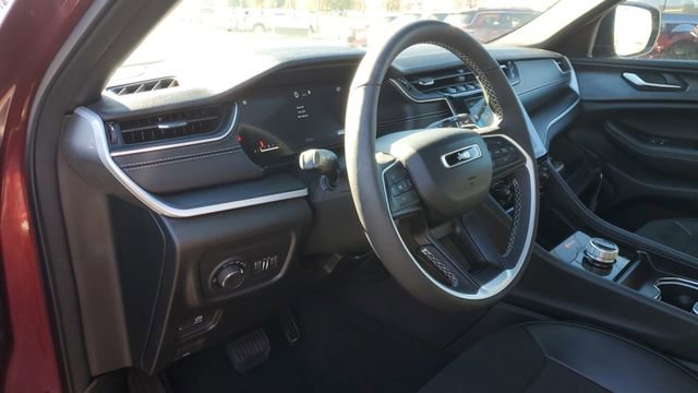 Certified 2024 Jeep Grand Cherokee L Altitude image 7