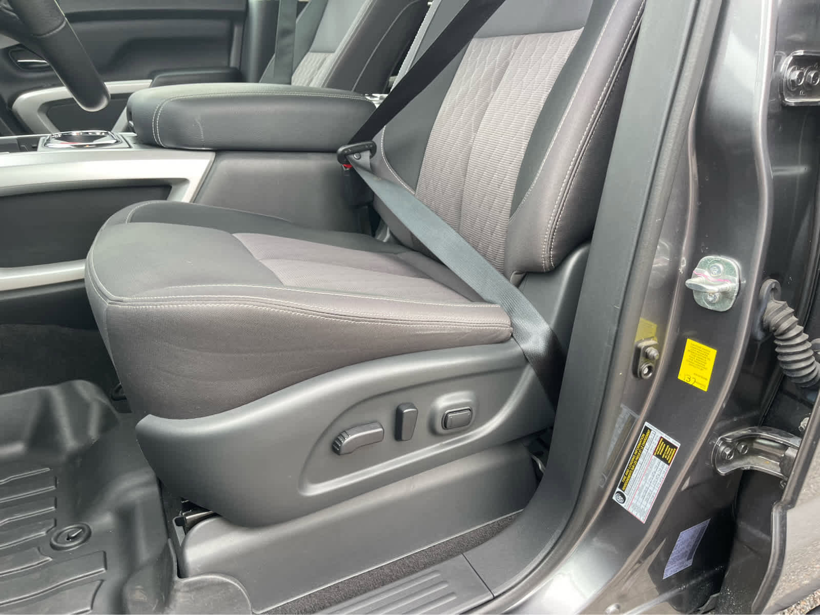 Used 2023 Nissan Titan SV w/ SV Convenience Package RWD image 13