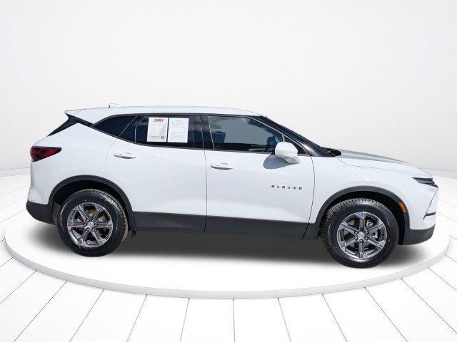 Used 2023 Chevrolet Blazer LT FWD image 3