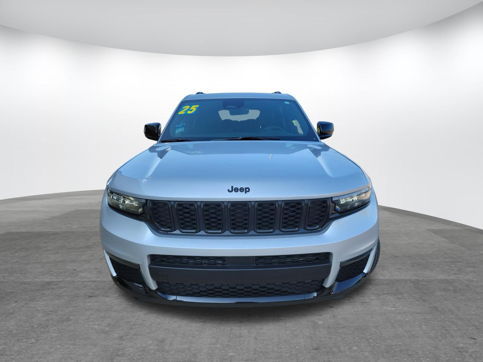 Used 2025 Jeep Grand Cherokee L Limited w/ Black Appearance Package RWD image 2