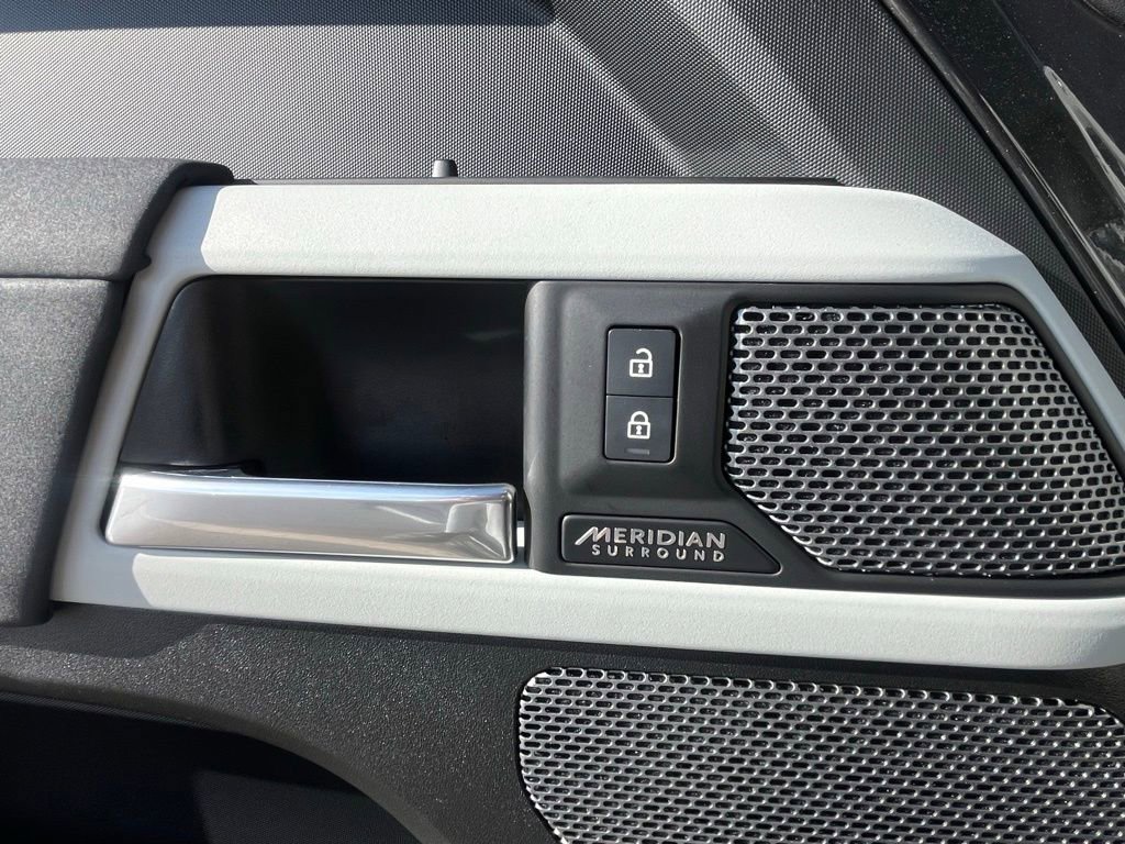 Used 2023 Land Rover Defender 110 SE image 38