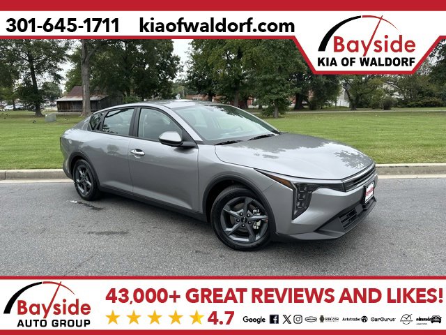 New 2025 Kia K4 LXS image 1