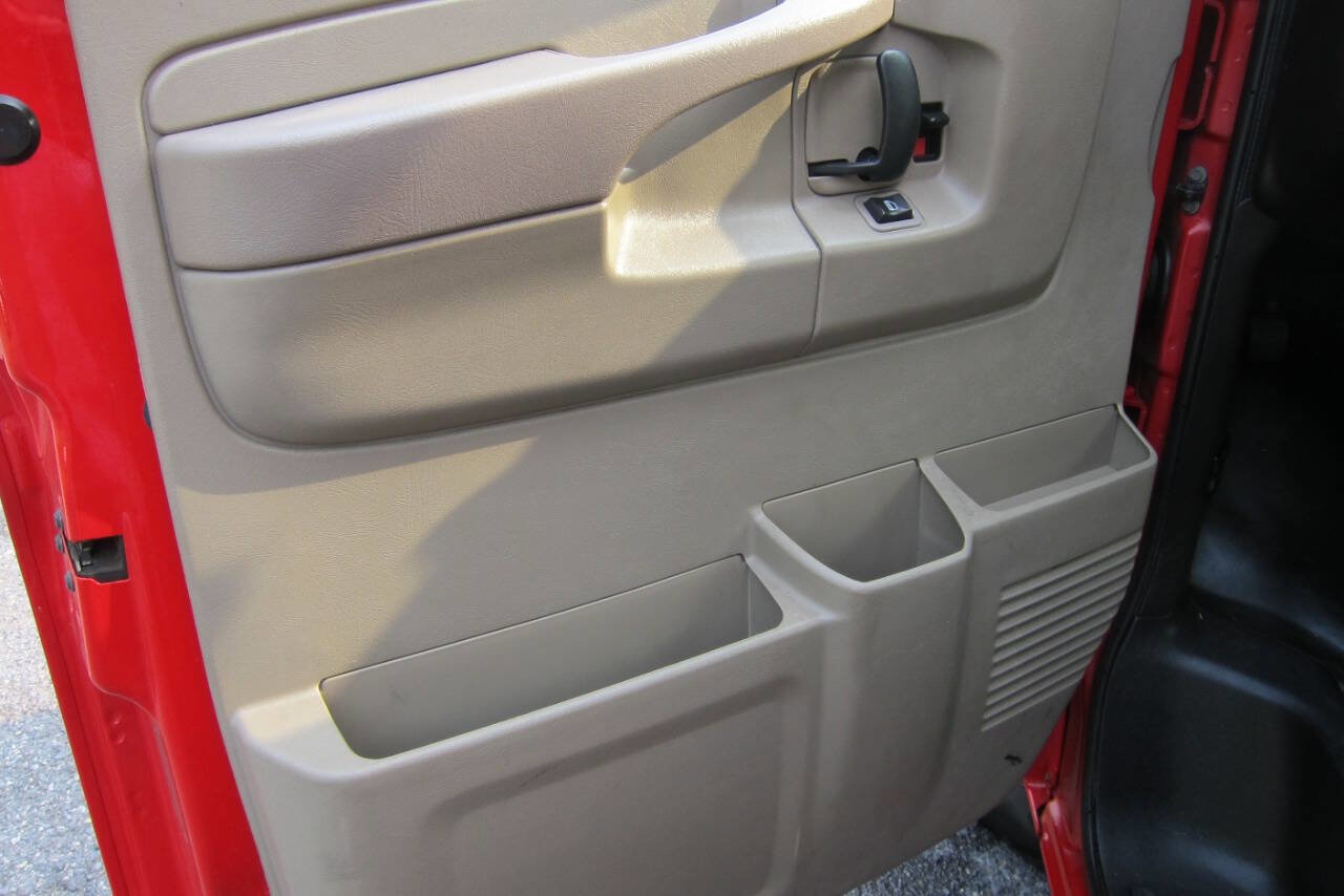 Used 2011 GMC Savana 2500 image 13