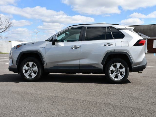 Used 2019 Toyota RAV4 LE w/ Carpet Mat Package image 4