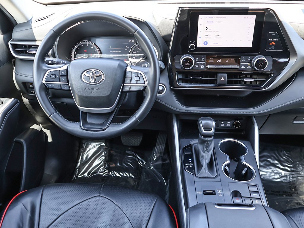 Used 2024 Toyota Highlander LE image 36