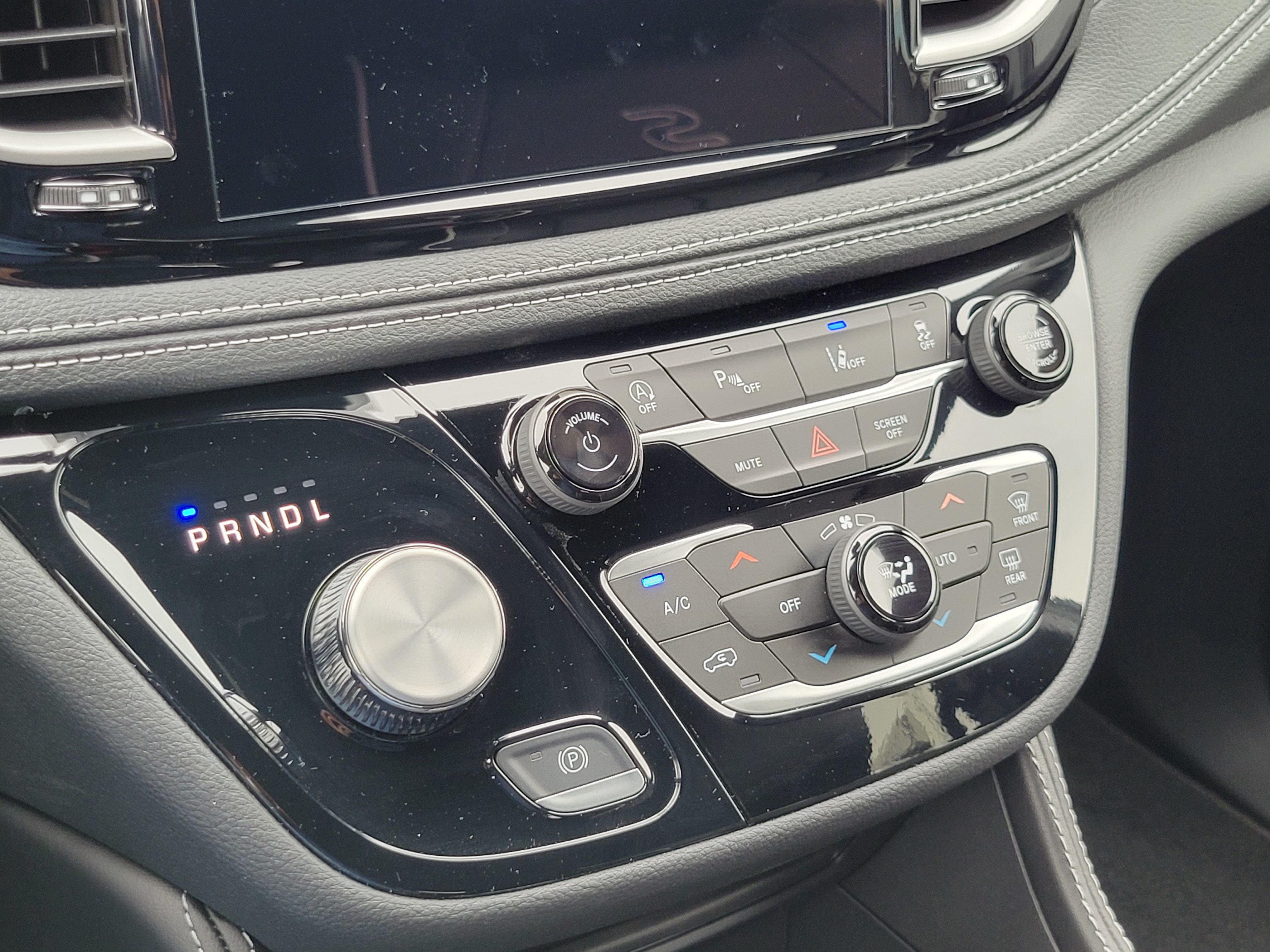 New 2027 Chrysler Pacifica Limited FWD image 15