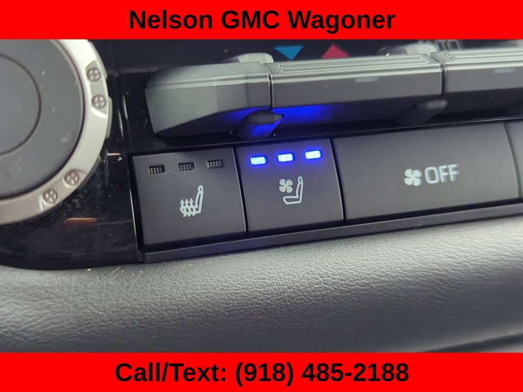 Used 2025 Toyota Tundra Platinum AWD/4WD image 32