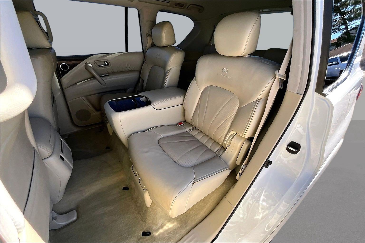 Used 2011 INFINITI QX56 4WD w/ Deluxe Touring Pkg image 27