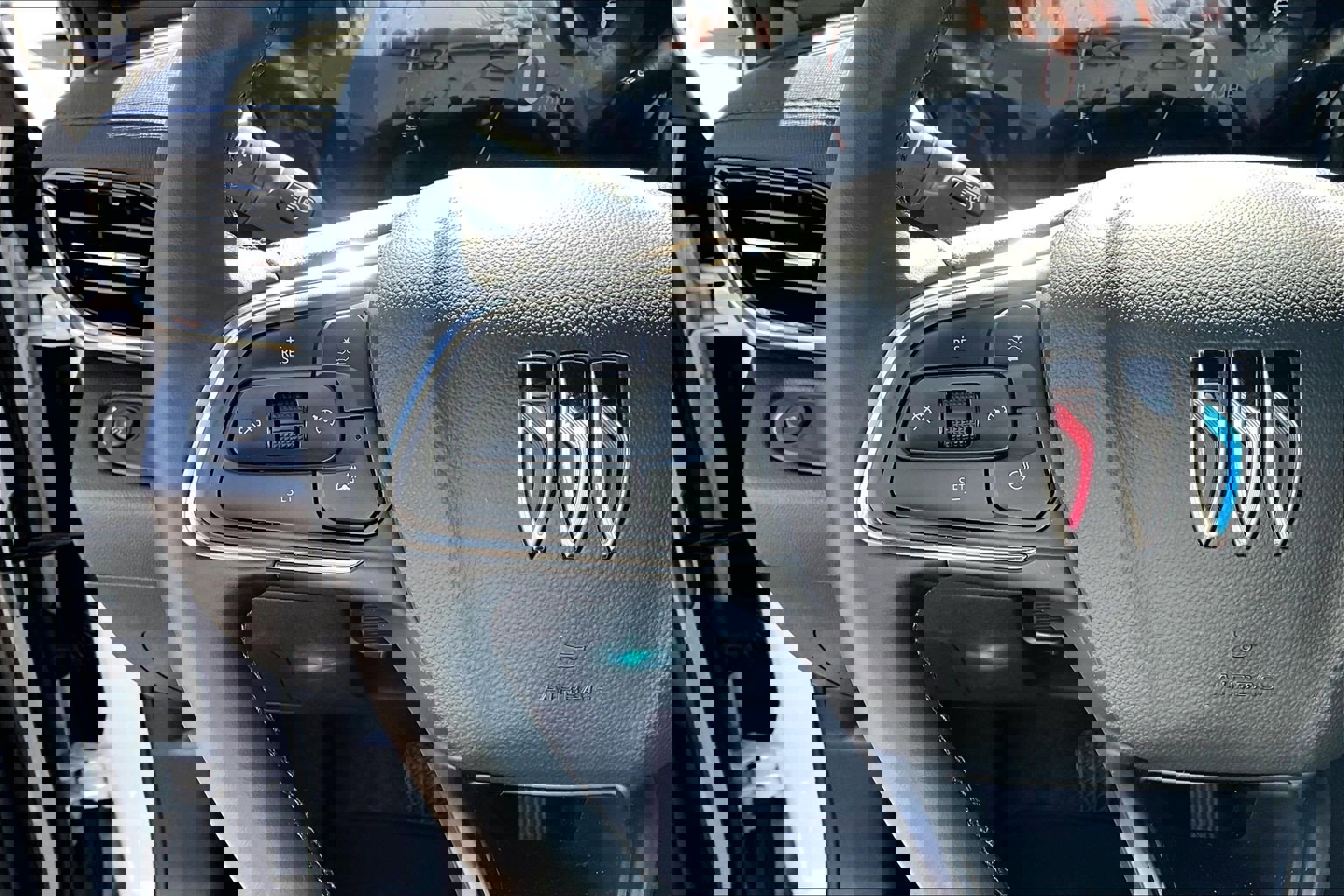 Used 2025 Buick Envista Sport Touring w/ Convenience I Package image 11