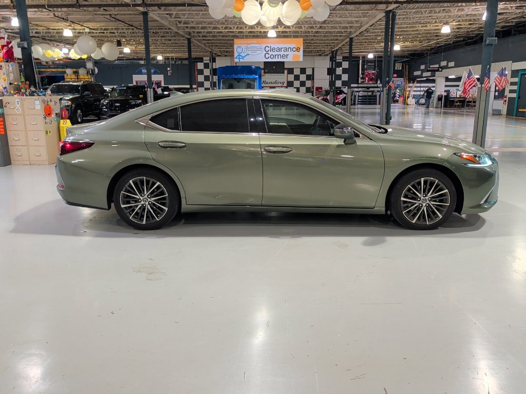 Used 2024 Lexus ES 350 w/ Premium Package FWD image 9