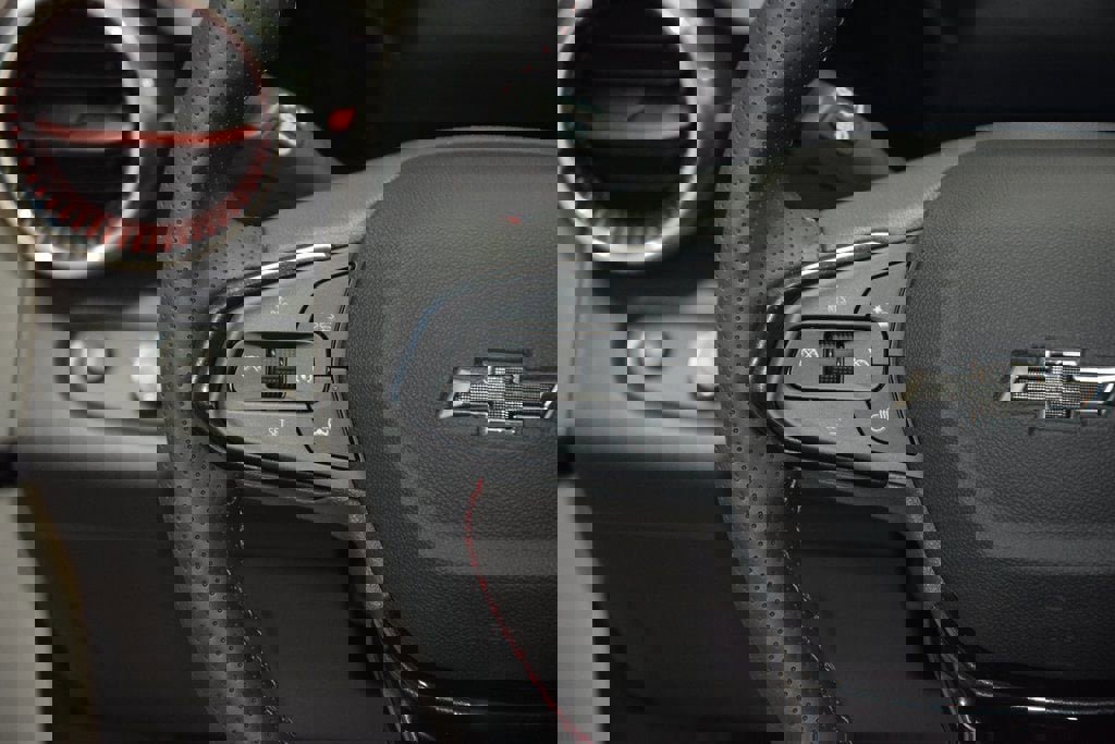 New 2026 Chevrolet Trax RS w/ Sunroof Package image 35