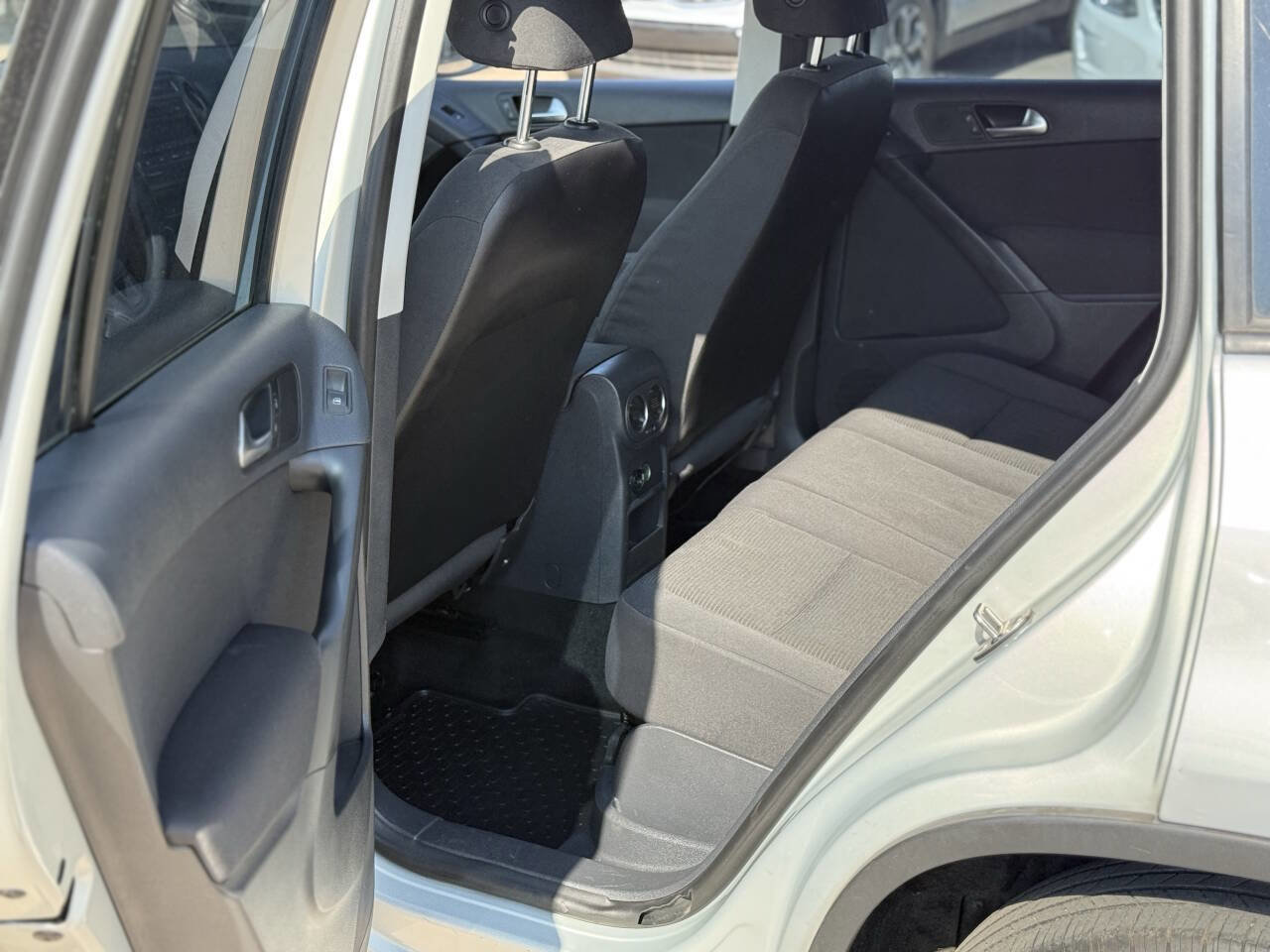 Used 2012 Volkswagen Tiguan S FWD image 13